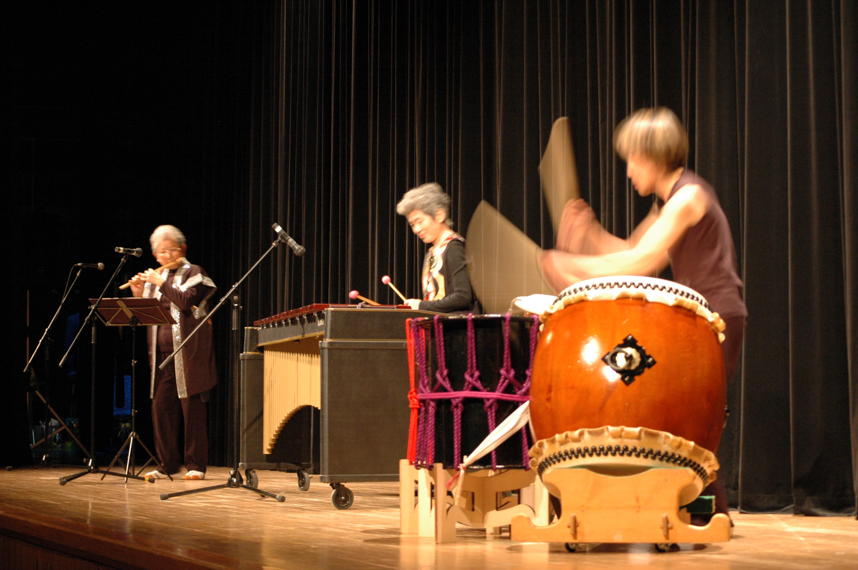 ���ہE�}�����o�E�J�́@�A���T���u��